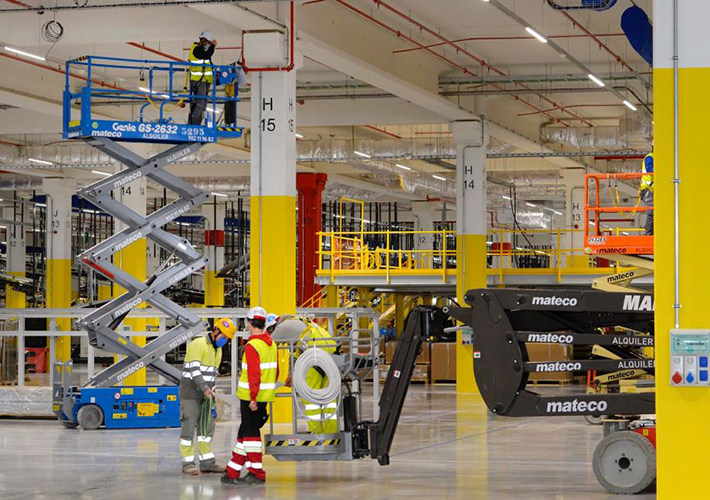 foto noticia El nuevo centro logístico robotizado de Amazon en Murcia creará más de 1.200 empleos fijos en la región en los próximos tres años.